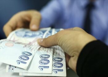 AKP'de asgari ücret ve emekli aylığı için hangi rakamlar konuşuluyor?