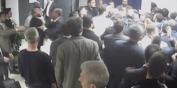 ”AKP’li Bağcılar Belediye Başkanı, AKP ilçe başkanını ülkücülere dövdürttü” iddiası