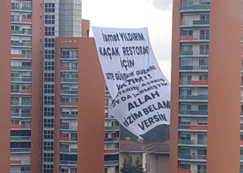 AKP’li Ümraniye Belediye Başkanı’na dev pankartlı protesto: “Allah bizim belamızı versin!”