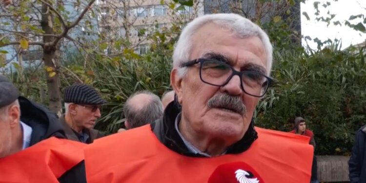 Açız, perişanız, iş de bulamıyoruz