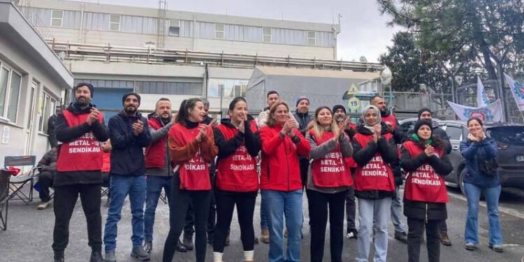 Adil ücret talep eden ve yaşam koşullarının iyileştirilmesini bekleyen Hitachi Energy işçileri greve devam ediyor