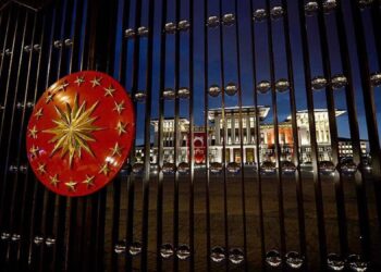 Adım adım parlamenter sisteme dönüş mü?