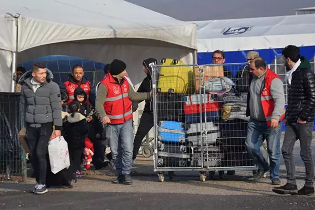 Ali Yerlikaya açıkladı; 3 haftada 35 bin Suriyeli ülkesine döndü