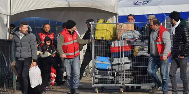 Ali Yerlikaya açıkladı; 3 haftada 35 bin Suriyeli ülkesine döndü