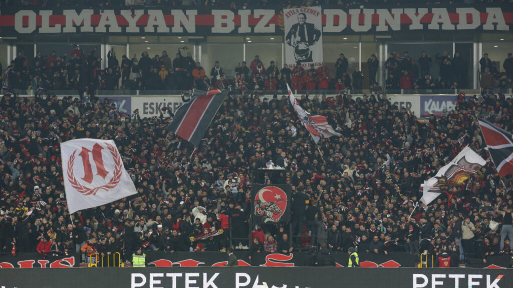 Amatör Lig Maçını 30 Bini Aşkın Seyirci İzledi