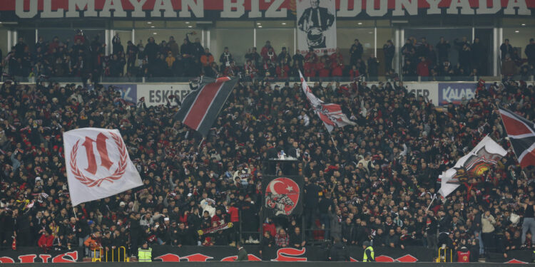 Amatör Lig Maçını 30 Bini Aşkın Seyirci İzledi