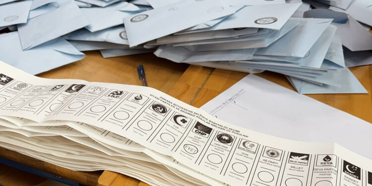 Ankara Araştırma’nın anketine göre CHP birinci parti; fark 1,8 puan