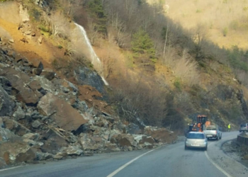 Artvin'de heyelan; "moloz çığı" şeklinde gerçekleşmiş