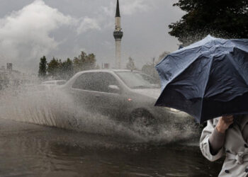 Asıl Yarın Başlıyor... Meteoroloji Saat Verdi, İstanbul ve İzmir İçin Alarm!