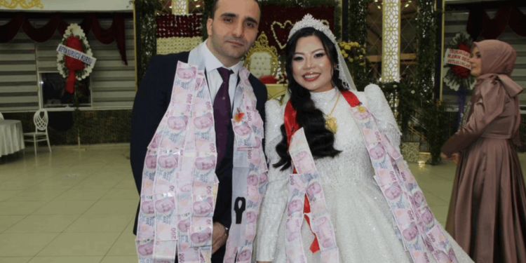 Avustralya'dan Batman'a Gelin Geldi, Eşinin İsmiyle Kafiyeli Uyumu Dikkat Çekti