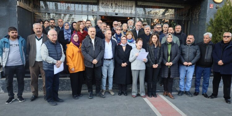 Aydın, gazeteci ve sanatçılar Êlih’e ziyaret: Kayyım politikalarına karşı çıkalım