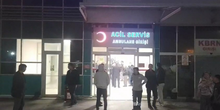 Aynı işletmeden tavuk döner yiyen 17 kişi, hastanelik oldu