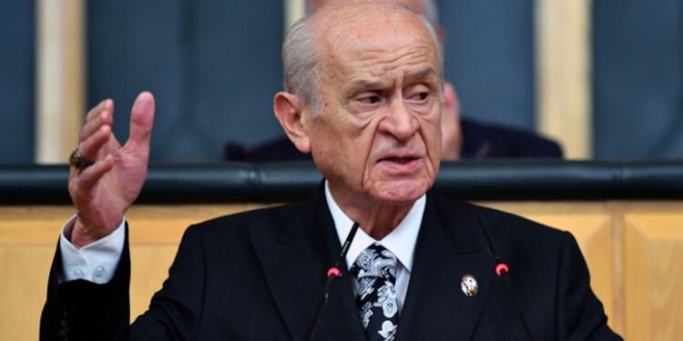 Bahçeli’den Özel’e Viking yanıtı: “Çatlak vazoya benziyor”