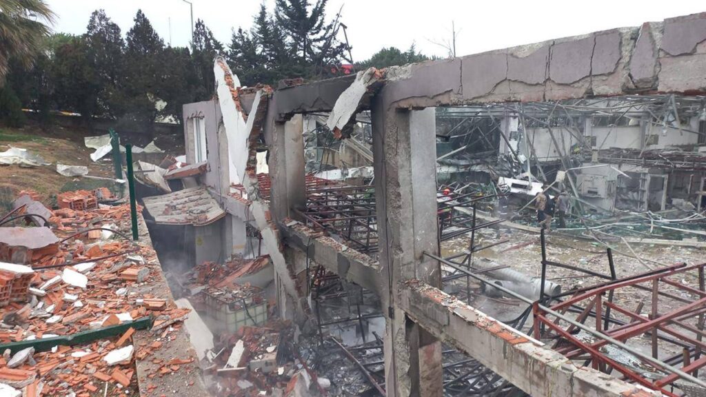 Balıkesir'de fabrikaya gökten bir bomba düşseydi ancak bu kadar tahripkâr olurdu