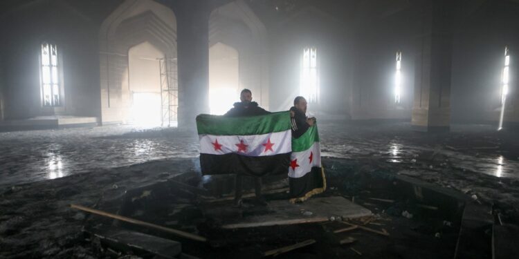 Beşar Esad’ın babası Hafız Esad’ın mezarı ateşe verildi