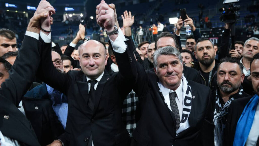 Beşiktaş'ta Seçim Heyecanı! Yeni Başkan Seçiliyor... Sandıklar Kapandı: Adalı mı Yücel mi Önde?