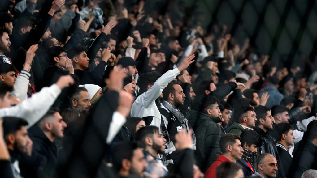 Beşiktaş'taki Kötü Gidişat Taraftarı Sinirlendirdi