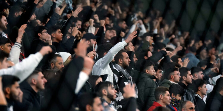 Beşiktaş'taki Kötü Gidişat Taraftarı Sinirlendirdi
