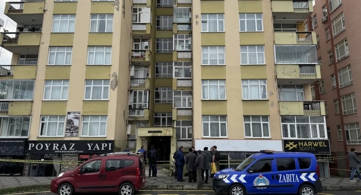 Bir apartman fırtınada ‘sallandığı’ gerekçesiyle tahliye edildi