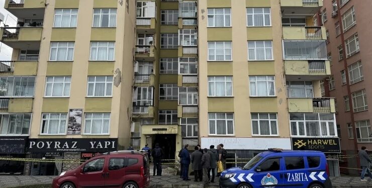 Bir apartman fırtınada ‘sallandığı’ gerekçesiyle tahliye edildi