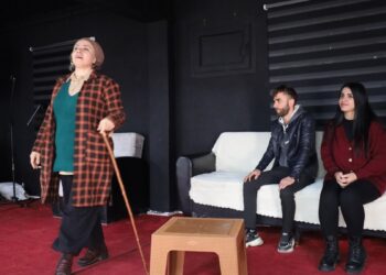 Botan'da 8 yıl sonra ilk Kürtçe tiyatro sahnesi kuruldu