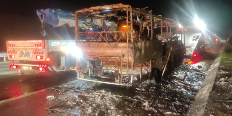 Bursa'da Turist Kafilesini Taşıyan Otobüs Alev Topuna Döndü