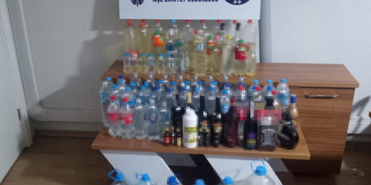 Bursa'da Yılbaşı Öncesi Kaçak İçki Operasyonu, Litrelerce Ele geçirildi