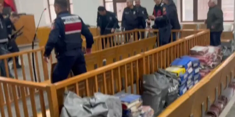 Bursa’da duruşma salonunda silahlı saldırı: 2 ölü, 2 yaralı