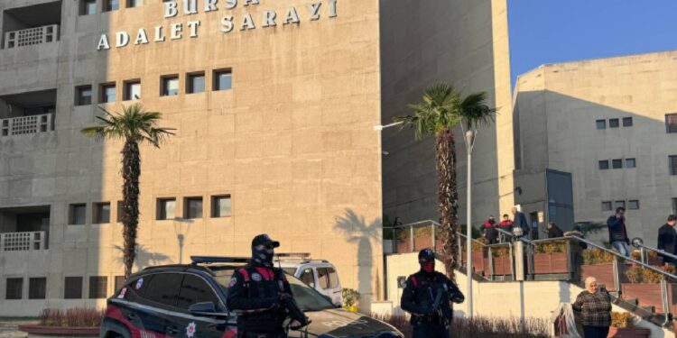 Bursa'da duruşma salonundaki silahlı saldırıyla ilgili 6 şüpheli tutuklandı