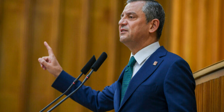 CHP Lideri Özel'den Yeni Yıl Mesajı: Cumhuriyet’in İkinci Yüzyılında Birinci Parti Olduk