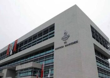 CHP, e-ticarette lisans ücreti düzenlemesinin iptali istemiyle AYM'ye başvurdu