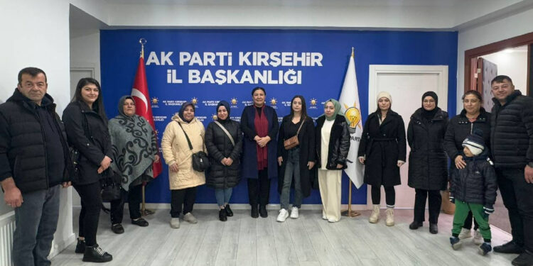 CHP'de İstifa Depremi: Topluca AKP'ye Geçtiler