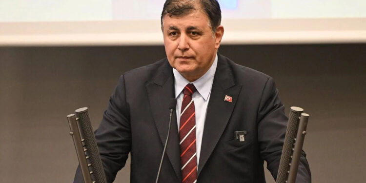CHP'li İzmir Belediye Başkanı Cemil Tugay, AKP'ye Katılacak İddiasına Ateş Püskürdü