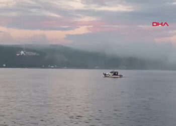 Çanakkale Boğazı’nda gemi trafiği sis sebebiyle askıya alındı