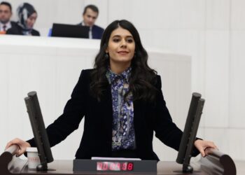 DEM Parti'den 3 bin liralık burs tepkisi: Bir kahve dahi içemezler