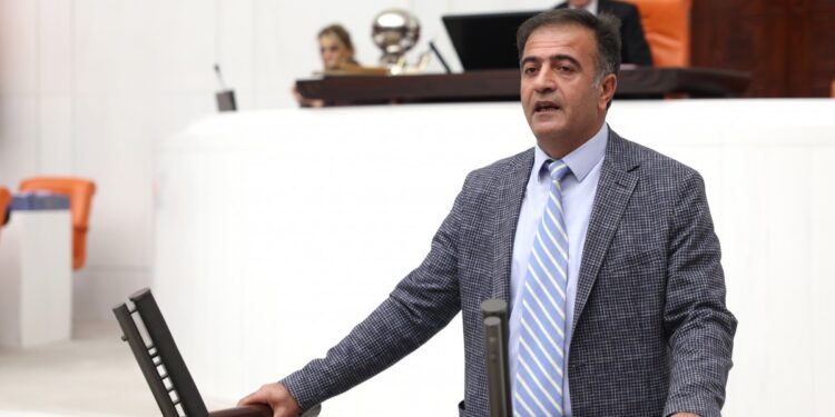 DEM Partili Kamaç: Diyanet’in 19 dilli yayınında Kürtçe yok!