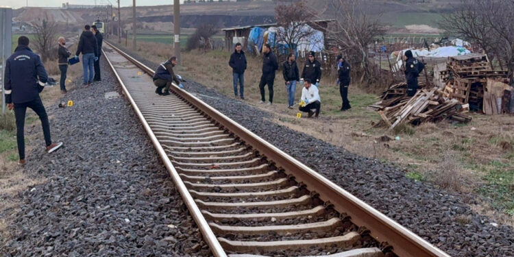 Demir Yolunda Korkunç Olay! Tren Çarptı, Hayatını Kaybetti