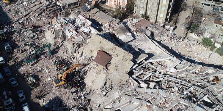 Deprem sonrası asbest tehdidi; "300 bin kişi kansere yakalanabilir"