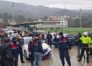 Düzce'deki Amatör Maçta Saha Karıştı, Yaralılar Var