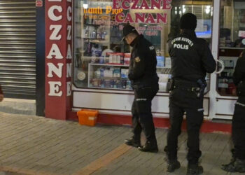 Eczane Önünde Bomba Paniği! Gerçek Sonradan Anlaşıldı