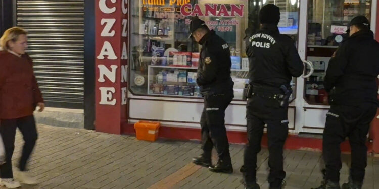 Eczane Önünde Bomba Paniği! Gerçek Sonradan Anlaşıldı