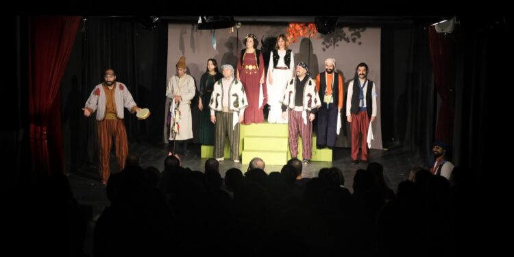 Êlih'te Kürtçe oyunlar kapalı gişe oynuyor