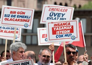 Emekliler, pazar günü meydanlarda TÜİK'e tepki gösterecek