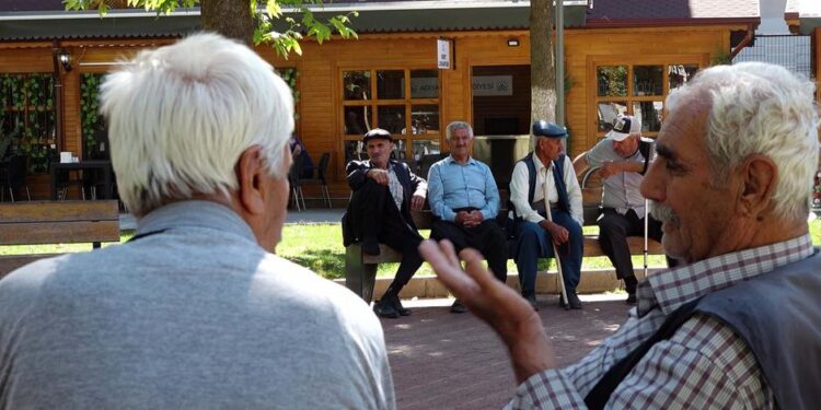 Emeklilerin milli gelirden aldığı pay düşüyor