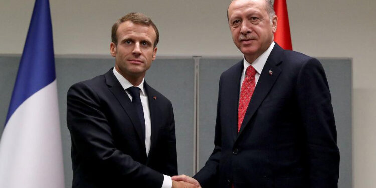 Emmanuel Macron, Erdoğan ile telefonda görüştü
