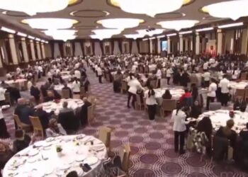 Erdoğan, emeklileri sarayda lüks yemekte ağırladı