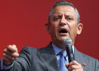 Erdoğan’a teğmenler çağrısı: ‘Fesli Deli Kadir’in yanında mı duracaksın?’