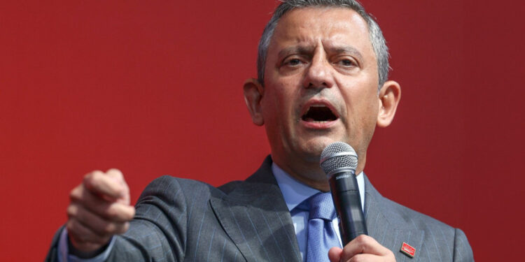 Erdoğan’a teğmenler çağrısı: ‘Fesli Deli Kadir’in yanında mı duracaksın?’