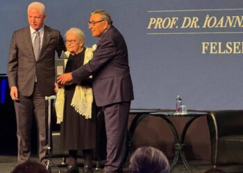 Ertuğrul Özkök | En prestijli ödül, tarihimizin en büyük başarısızlığına verildi; Aydın Doğan ödül verirken aklıma gelen soru