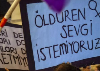 Evinin Önünde Pusu Kurdu! Boşandığı Erkek Tarafından Bıçaklanan Azra Yaşam Savaşı Veriyor